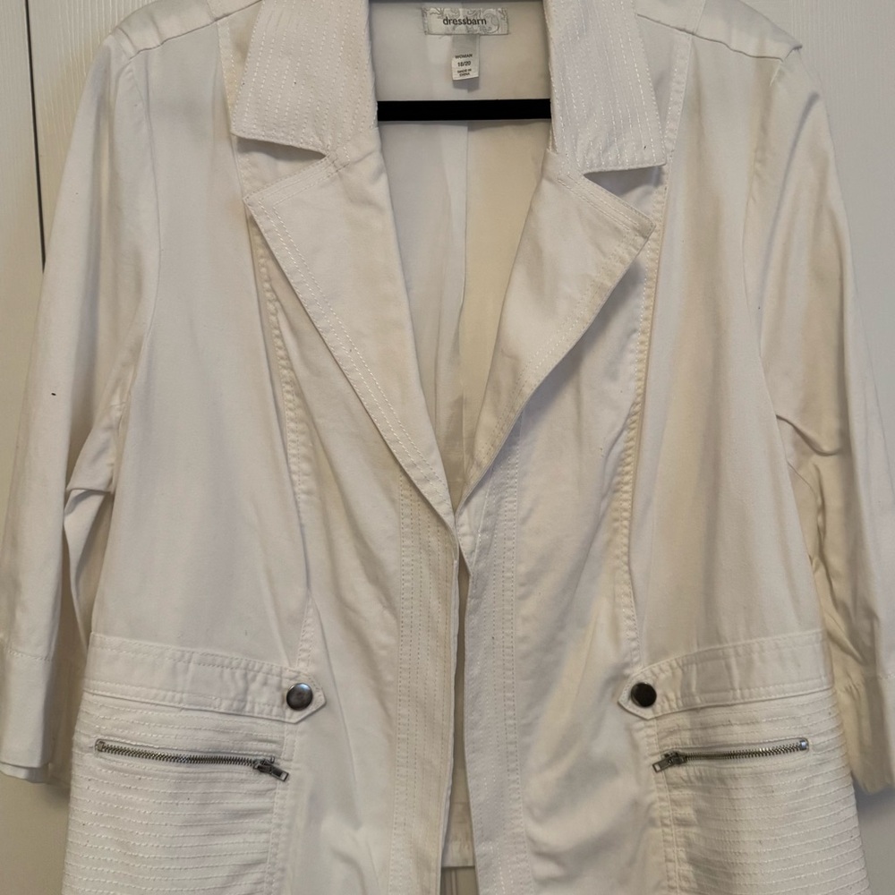 Dressbarn White Blazer with Notched Lapels and 3/4 Sleeves